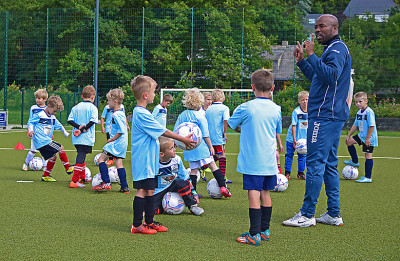 Ex-Fussballprofis trainieren Olsberger Kinder &  Jugendliche