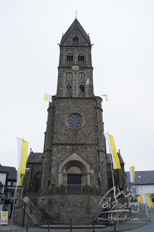 festlich geschmueckte kirche 20120420 1084176895