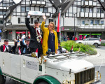 schuetzenfesthome 2020   olsberger koenigspaar auf stippvisite 20200629 1734801875