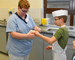 mit gummihandschuhen  20200311 1077157333